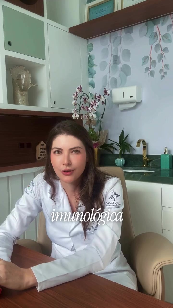 Dra. Luiza explicando a relação entre frio e resposta imunológica nas crianças